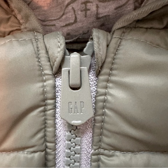 Gap Baby | Yoda - Star Wars Puffer Jacket - Sz 6/12 months - EUC - Picture 3 of 8